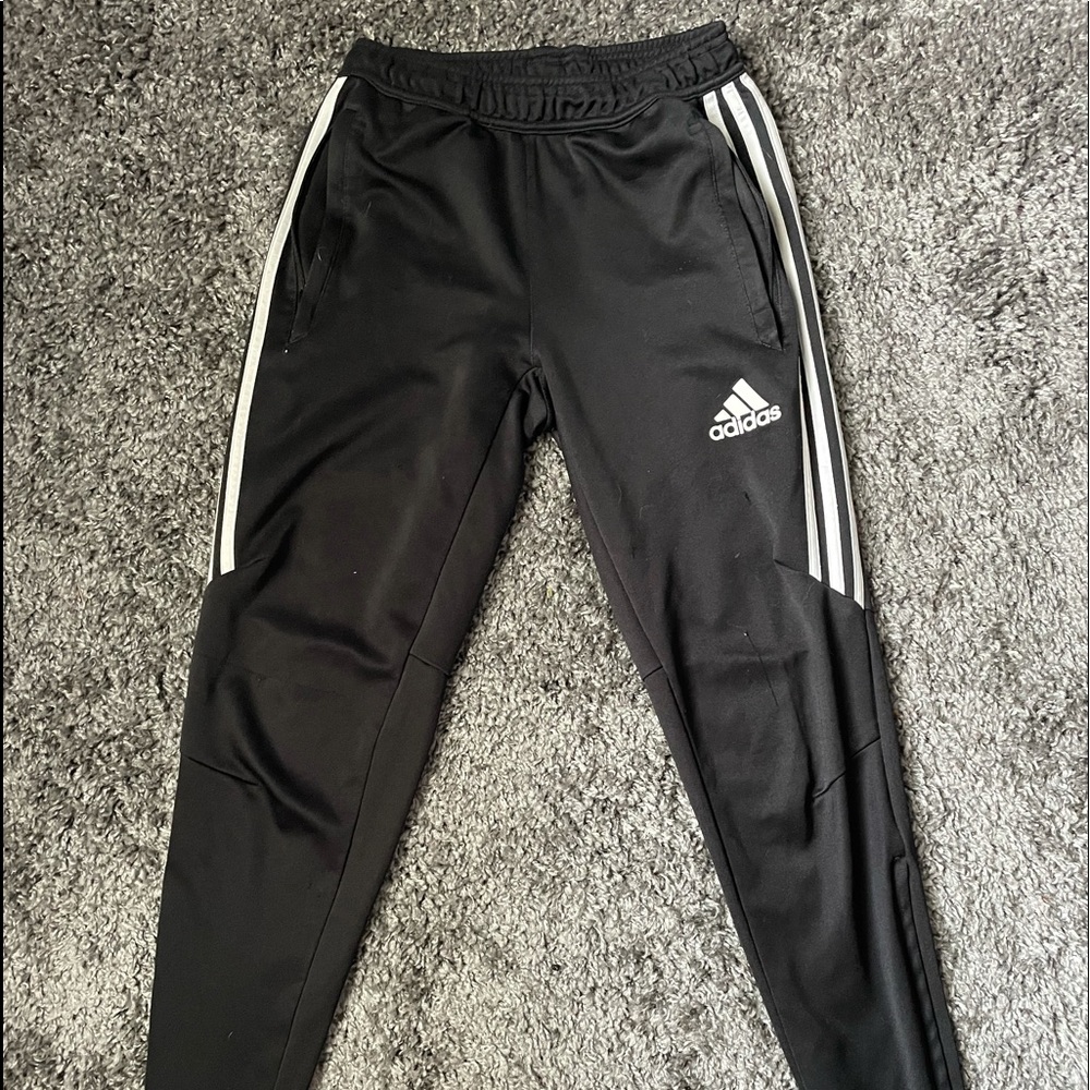 adidas joggers🖤✔️